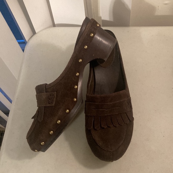NINE & Company Y2K Brown Suede Clog Sandals W/Metal Rivets & Front Fringe Sz 9.5 - Picture 2 of 10